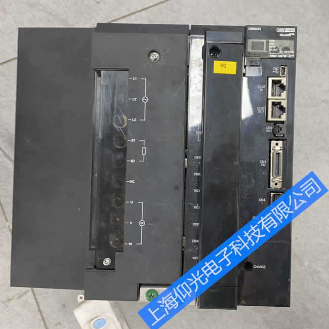 歐姆龍伺服驅(qū)動器顯示兩道杠怎么辦?